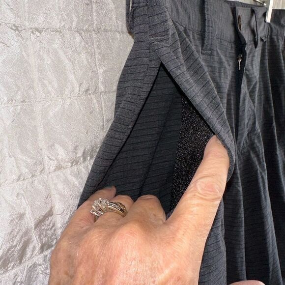 NEW Kenneth Cole Men's Tech Shorts Lightweight Stretch Slim Fit Dark Gray Sz 30 - Picture 8 of 10